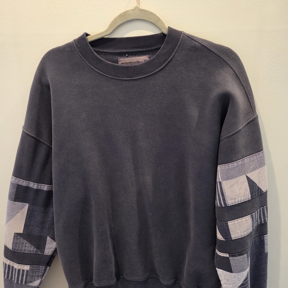 Abercrombie- Men's Navy Blue Patch-Sleeve Crewneck Sweatshirt